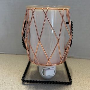 Scentsy Wire and Blushing mini wall warmer